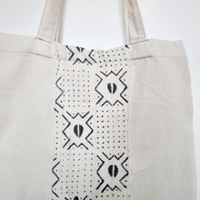 Load image into Gallery viewer, Totebag. Organic cotton with Bogolan.

