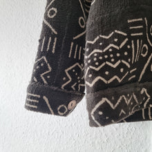 Load image into Gallery viewer, Organic cotton jacket. Natural colours. Bogolan.
