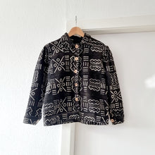 Load image into Gallery viewer, Organic cotton jacket. Natural colours. Bogolan.
