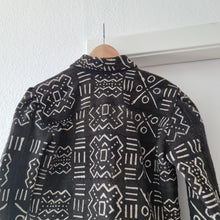 Load image into Gallery viewer, Organic cotton jacket. Natural colours. Bogolan.
